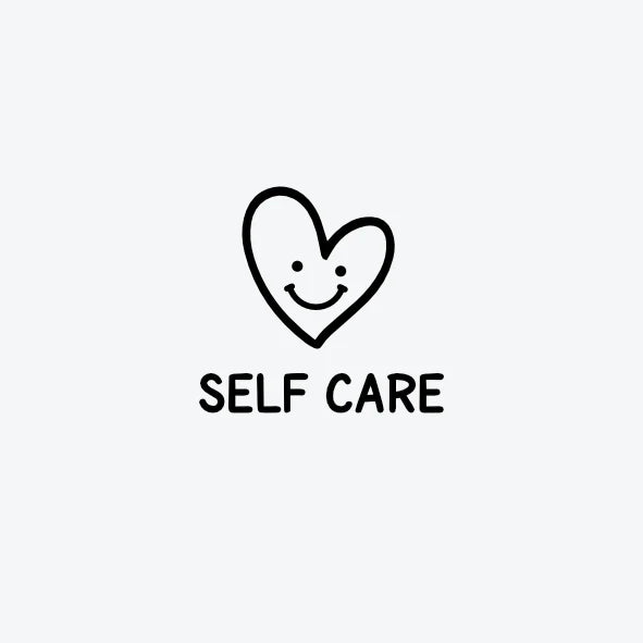 Tijdelijke-tattoo-van-een-lachend-hartje-en-daaronder-de-woorden-self-care