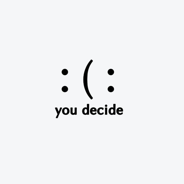 Tijdelijke-tattoo-van-een-smiley-die-zowel-lacht-als-triestig-is-met-eronder-de-woorden-you-decide